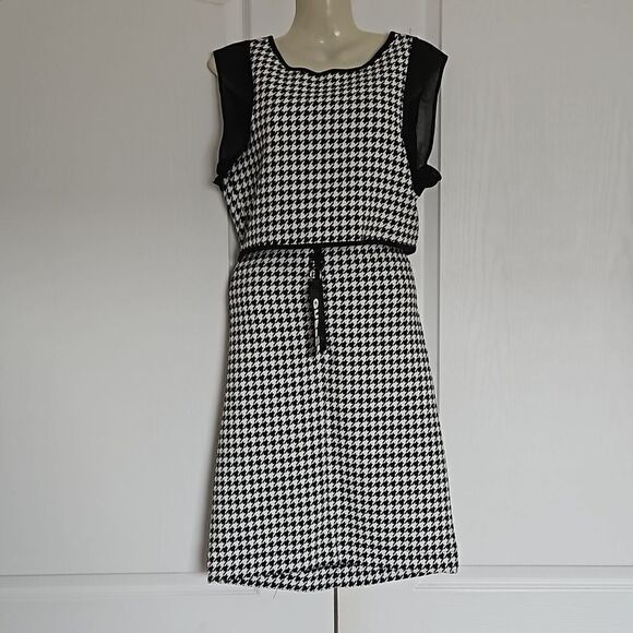 Guess Women's Houndstooth 2 Piece Matching Top & Midi Skirt Medium Black & White - Picture 2 of 16